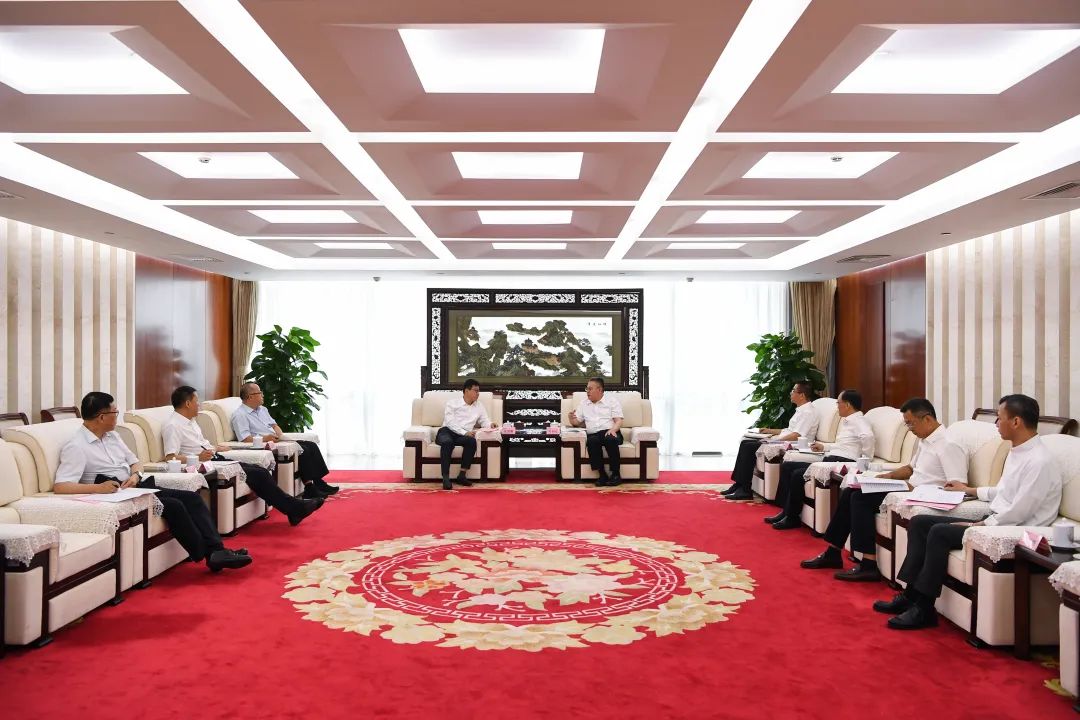 葉向東與甘肅省委常委、副省長張錦剛舉行會談