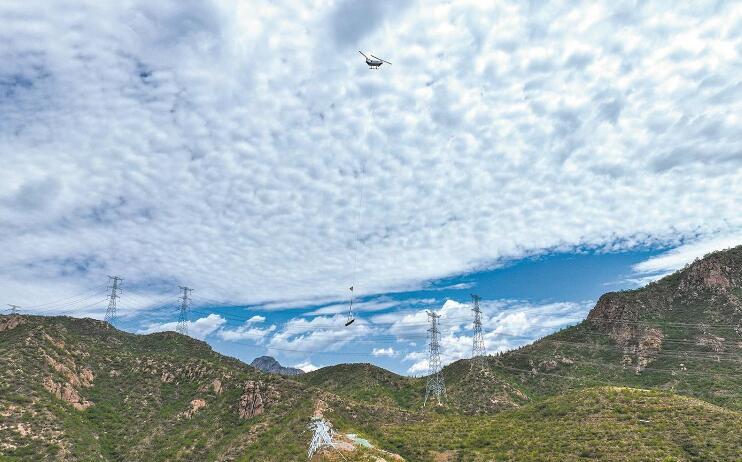 重載無人直升機(jī)首次規(guī)?；? width=