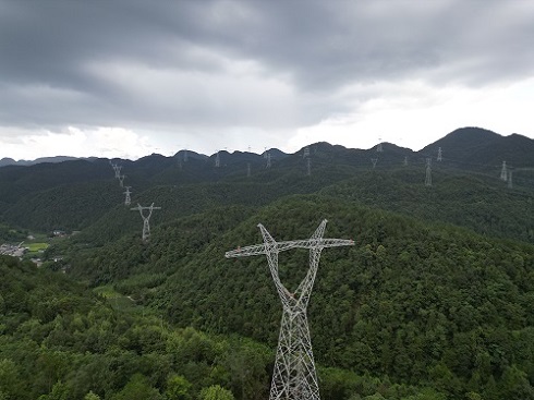 這項工程有新進(jìn)展，全面進(jìn)入架線施工階段