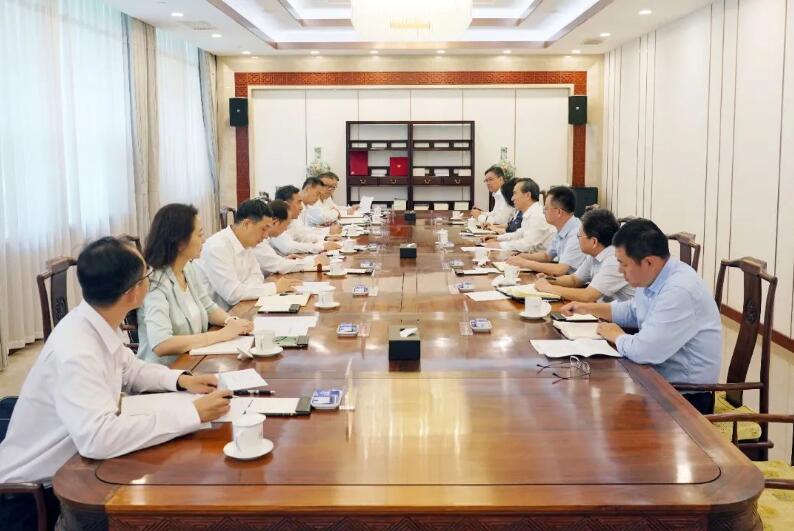 中國(guó)能建黨委書(shū)記、董事長(zhǎng)宋海良與中國(guó)貿(mào)促會(huì)會(huì)長(zhǎng)任鴻斌會(huì)談