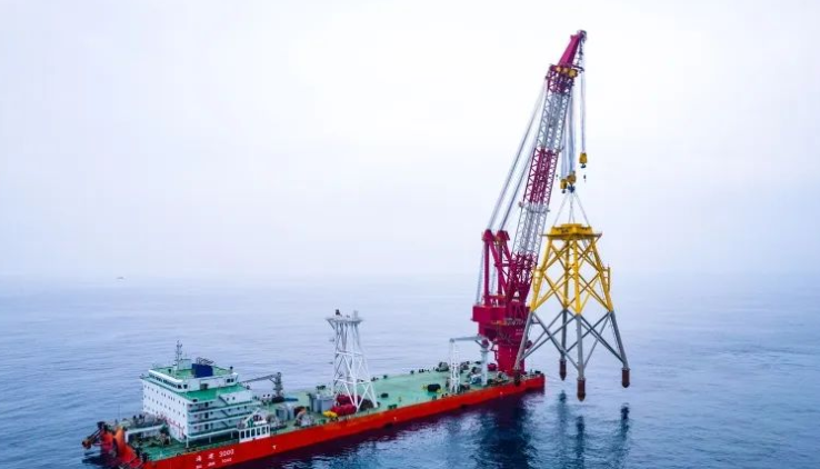 中國能建廣東院陽江青洲一、二海上風(fēng)電場(chǎng)項(xiàng)目完成全部92套風(fēng)機(jī)導(dǎo)管架吊裝