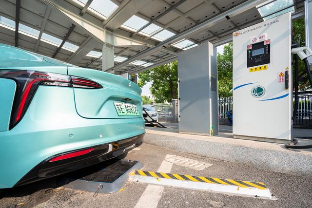 無線充電：行車充電兩不誤 未來續(xù)航不焦慮