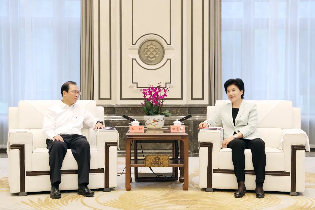 華電集團(tuán)黨組書(shū)記、董事長(zhǎng)江毅拜會(huì)黑龍江省委副書(shū)記、省長(zhǎng)梁惠玲