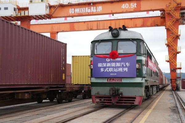 國(guó)產(chǎn)新能源汽車(chē)，坐火車(chē)“出?！?