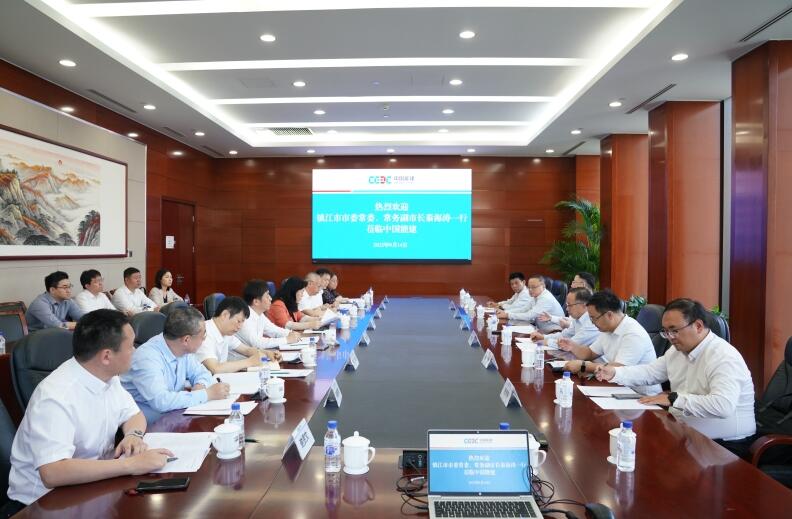 李麗娜與鎮(zhèn)江市委常委、常務副市長秦海濤會談