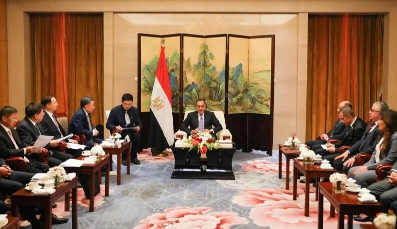 中國能建黨委書記、董事長宋海良拜會埃及總理馬德布利