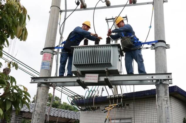 茂名供電局：強(qiáng)降雨過(guò)后，全力搶修復(fù)電不停歇