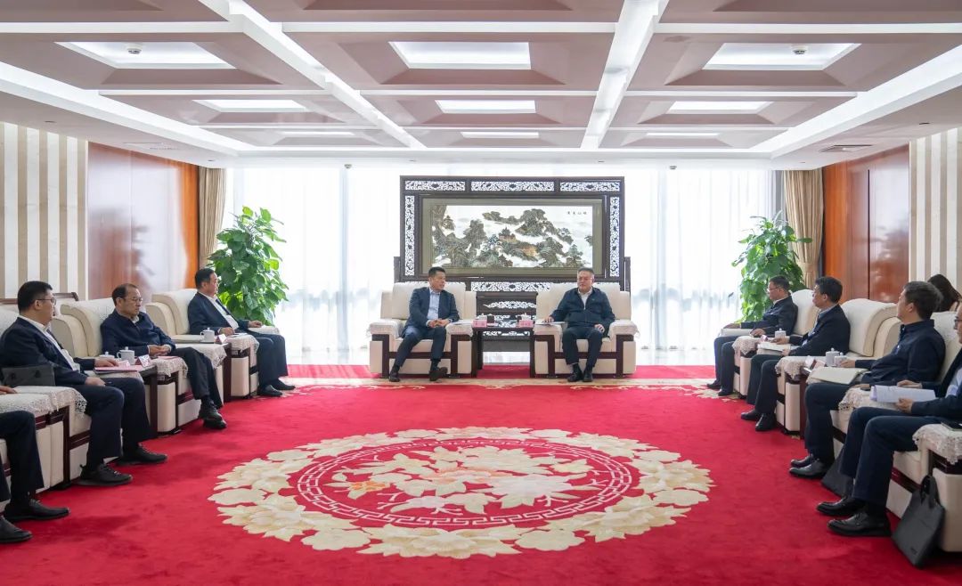 華電集團(tuán)黨組副書記、總經(jīng)理葉向東與山東能源黨委書記、董事長(zhǎng)李偉舉行會(huì)談