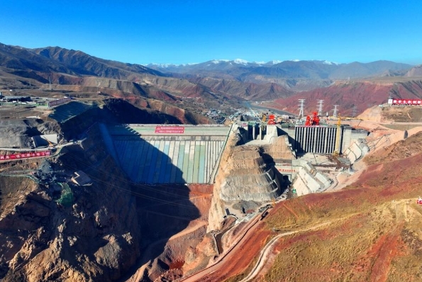 國(guó)家重點(diǎn)能源項(xiàng)目青?，敔枔跛娬鞠麻l蓄水