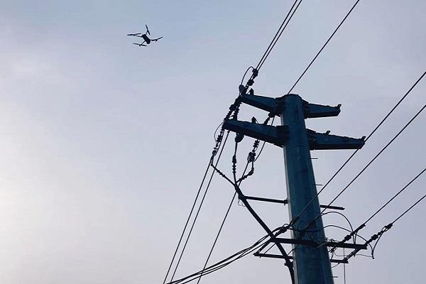 國(guó)網(wǎng)泰安供電公司開(kāi)展無(wú)人機(jī)飛巡測(cè)溫，助力冬季供電安全