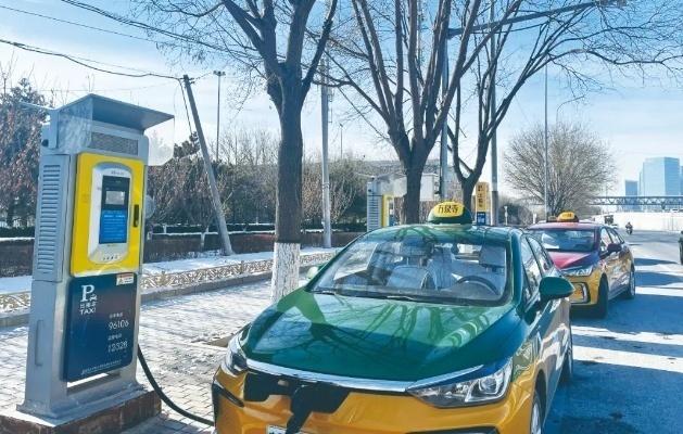 一天去四趟換電站，新能源出租車“不抗凍”怎么開