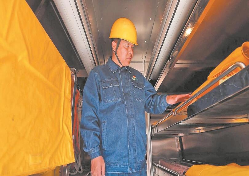 【國網(wǎng)特等勞?！繌垊P：潛心鉆研強(qiáng)本領(lǐng) 精益求精鑄匠心