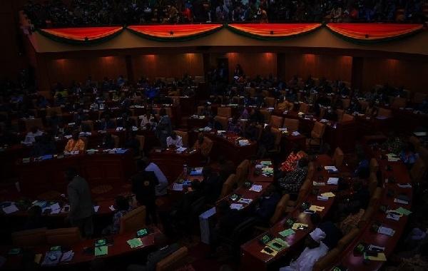 英媒：加納議會欠電費，電力公司拉閘打斷國情咨文