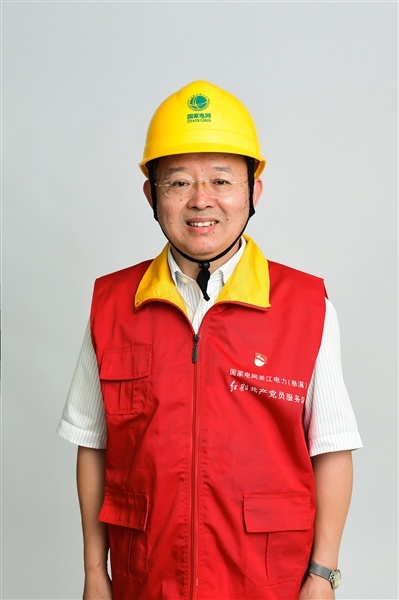 全國(guó)人大代表、國(guó)網(wǎng)浙江慈溪市供電公司客服中心社區(qū)經(jīng)理錢(qián)海軍——讓訴訟服務(wù)之光照亮千家萬(wàn)戶