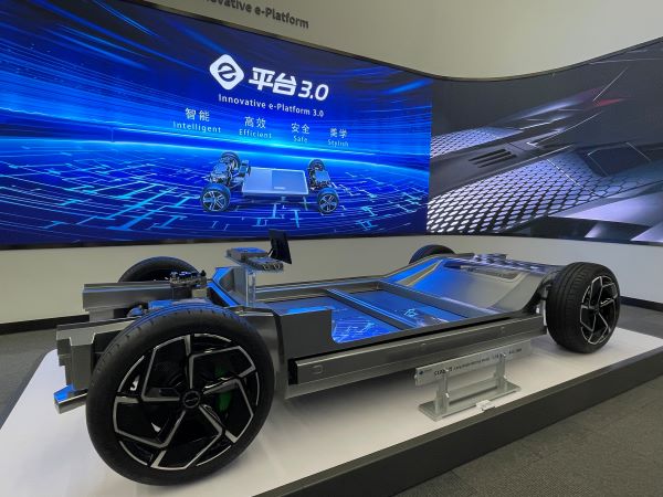 “新能源汽車第一城”再易主，深圳大幅超車，還有這些城市在踩油門