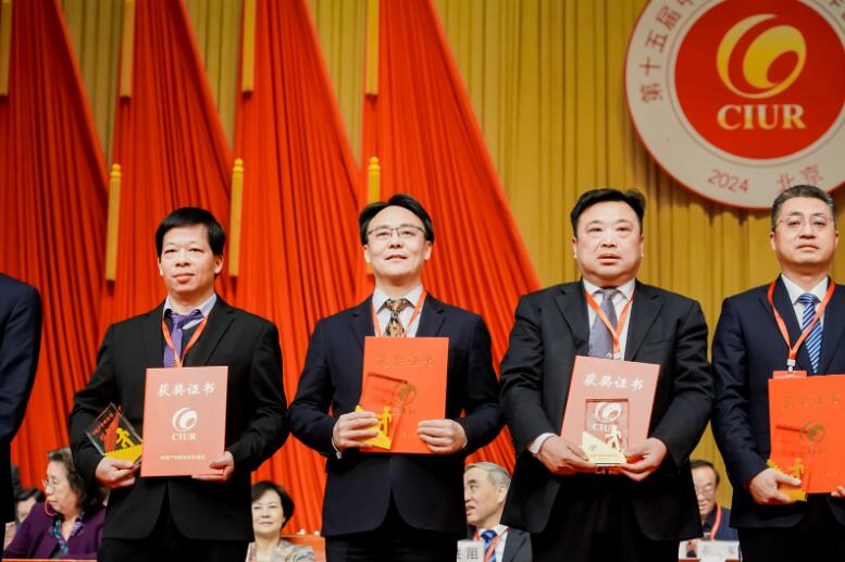 中國能建綠色建材公司黨委書記、董事長，綠色先進(jìn)材料研究院院長蔣洋榮獲“2023年中國產(chǎn)學(xué)研合作創(chuàng)新獎(jiǎng)”