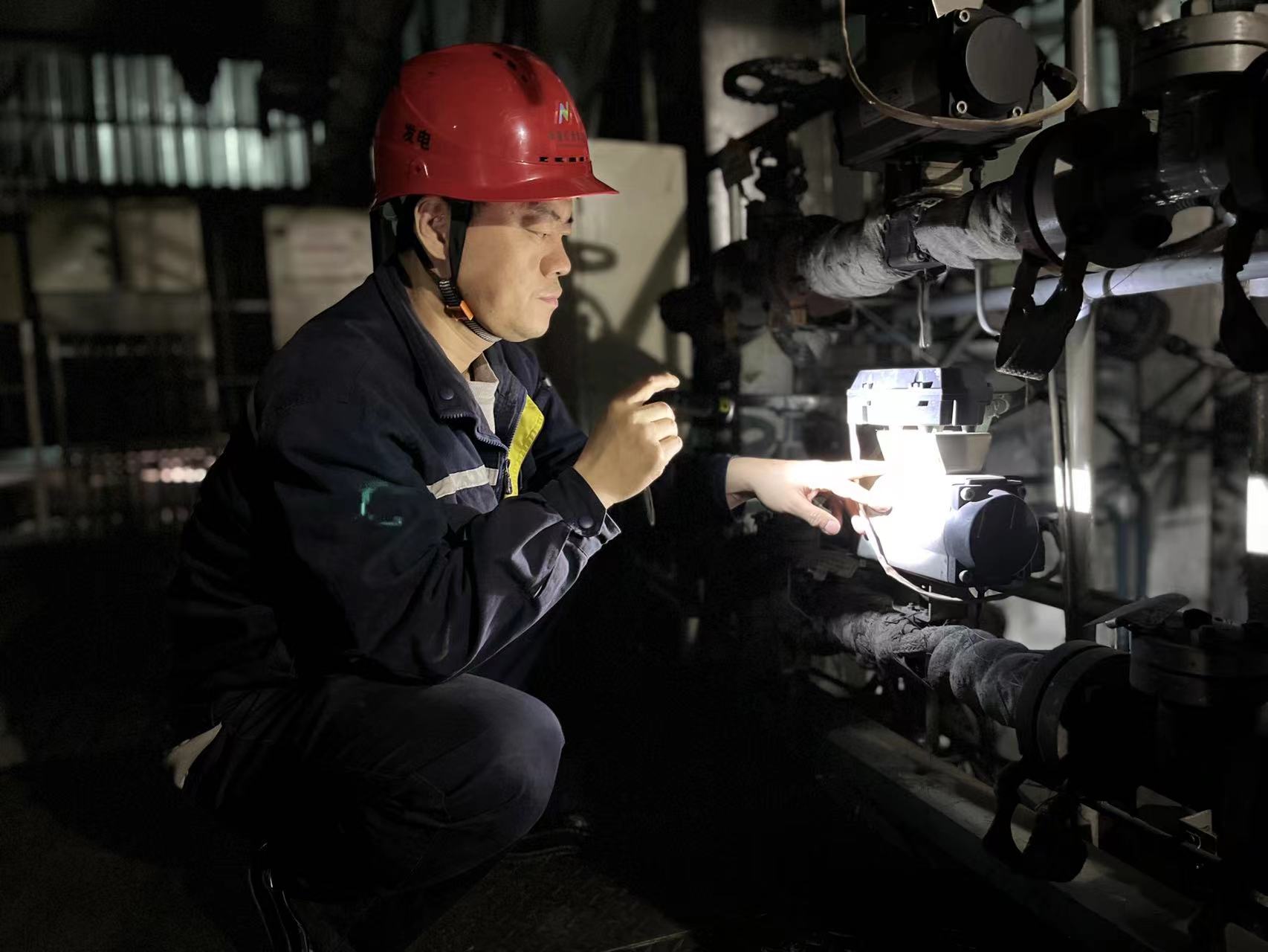 張濤：“只要需要我就一直在，同他們一起，做設(shè)備穩(wěn)定的護(hù)航人！”