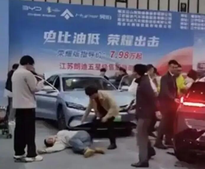 突然啟動!參展車撞傷5人，車企最新回應