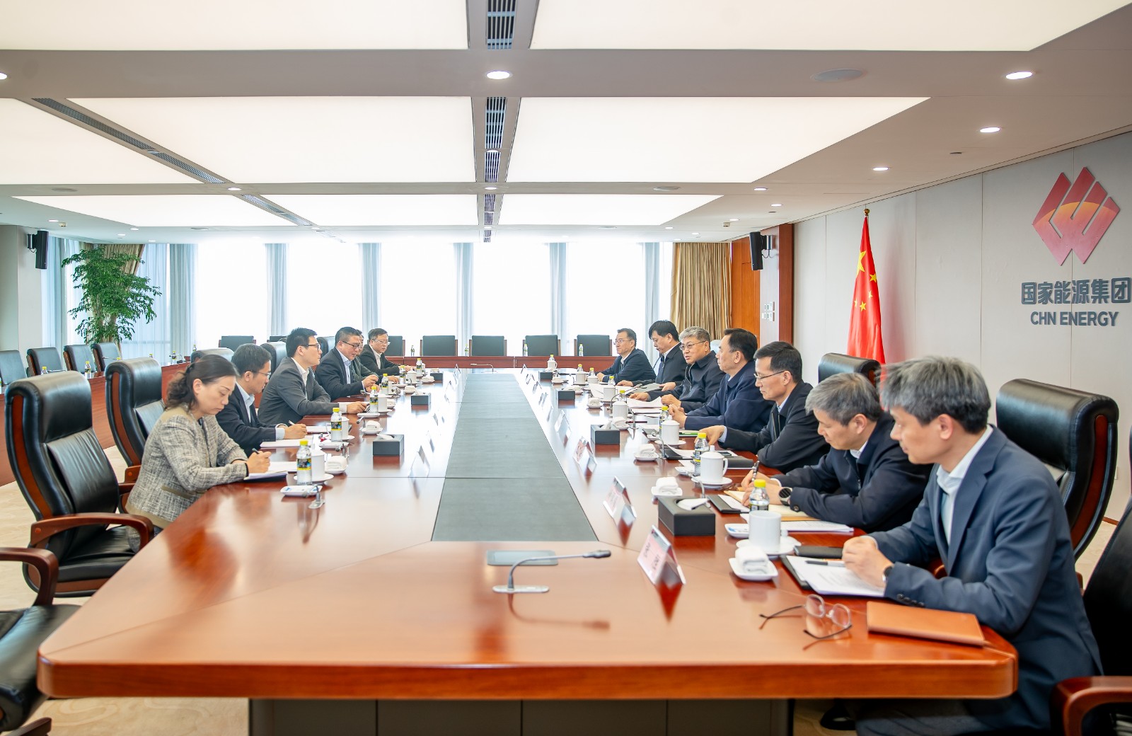 國(guó)家能源集團(tuán)黨組書記、董事長(zhǎng)劉國(guó)躍會(huì)見上海電氣集團(tuán)黨委書記、董事長(zhǎng)吳磊