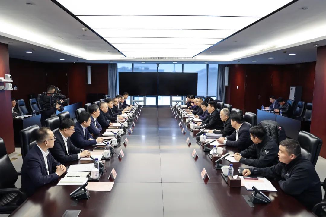 華電集團(tuán)黨組副書記、總經(jīng)理葉向東與北京市副市長高朋舉行會談