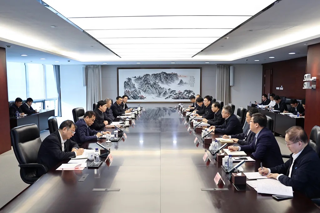 華電集團(tuán)董事長江毅、總經(jīng)理葉向東與國家電網(wǎng)董事長、黨組書記張智剛會談