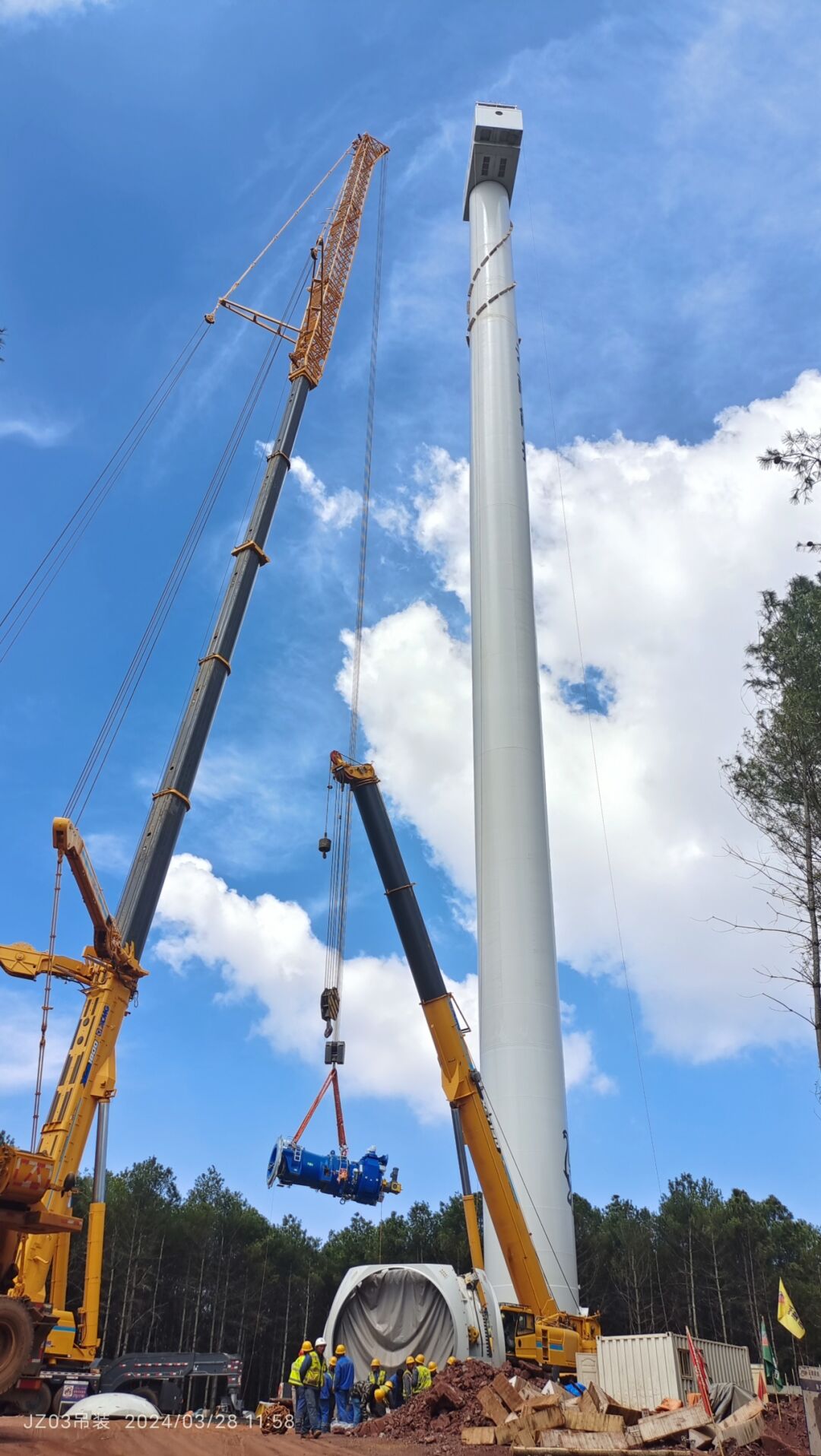 會(huì)澤縣金鐘一期風(fēng)電項(xiàng)目(北片區(qū)) 塔筒順利吊裝完成