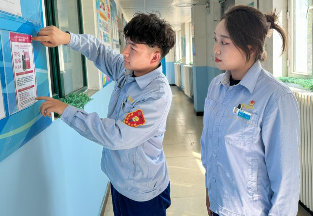 新疆天業(yè)能源管理公司:走進(jìn)生產(chǎn)一線 “典”燃學(xué)法熱情