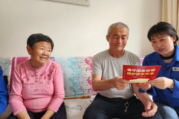 內(nèi)蒙古電力公司烏海千里山供電公司黨支部、工會、團(tuán)支部（青工委）開展“蒙電愛心光明行”保密宣傳活動