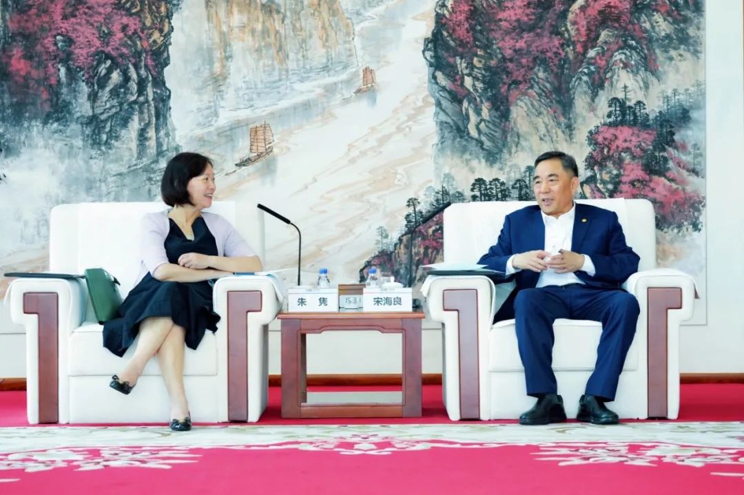 中國(guó)能建黨委書(shū)記、董事長(zhǎng)宋海良與絲路基金董事長(zhǎng)朱雋會(huì)談