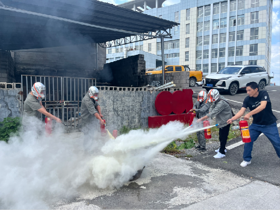 國(guó)網(wǎng)永順縣供電公司開(kāi)展車輛安全培訓(xùn)及消防應(yīng)急演練