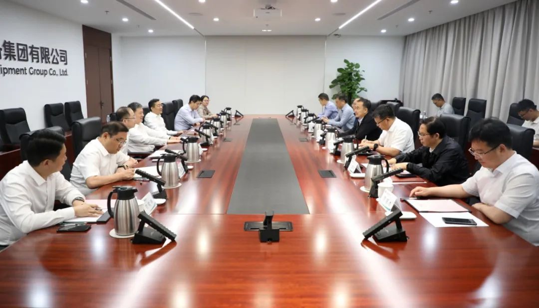 中國(guó)電氣裝備黨委副書記、總經(jīng)理周群會(huì)見鄭州市委副書記、市長(zhǎng)何雄