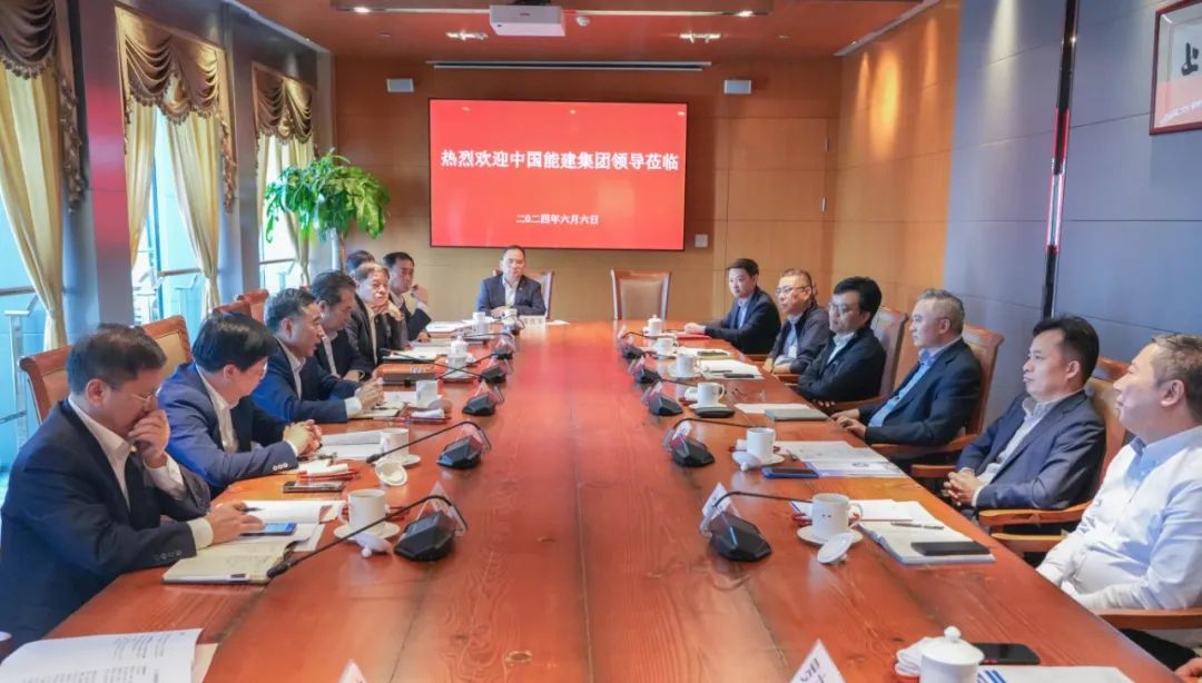 中國(guó)能建黨委書(shū)記、董事長(zhǎng)宋海良與上港集團(tuán)黨委書(shū)記、董事長(zhǎng)顧金山會(huì)談