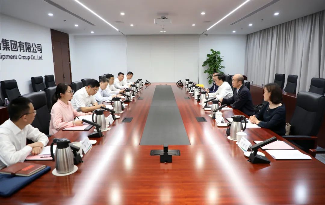 中國(guó)電氣裝備黨委副書(shū)記、總經(jīng)理周群會(huì)見(jiàn)上海市經(jīng)信委副主任湯文侃