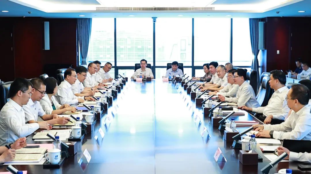 華電集團(tuán)黨組書(shū)記、董事長(zhǎng)江毅與廣西壯族自治區(qū)主席藍(lán)天立會(huì)談