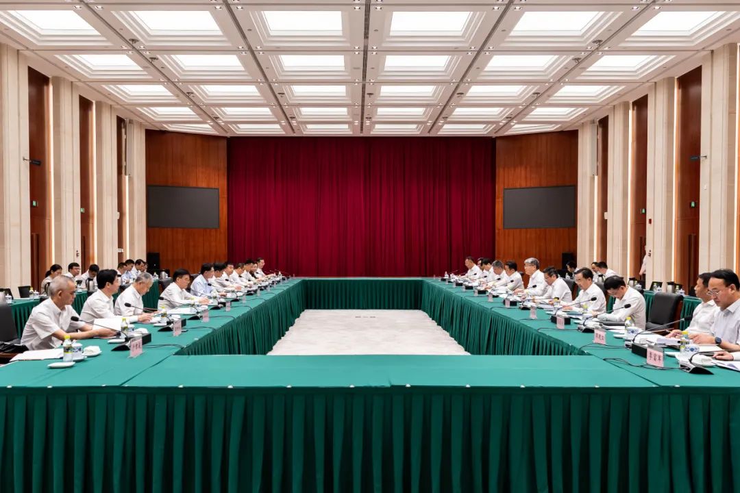 國(guó)家能源集團(tuán)黨組書記、董事長(zhǎng)劉國(guó)躍與廣西壯族自治區(qū)人民政府主席藍(lán)天立舉行工作會(huì)談