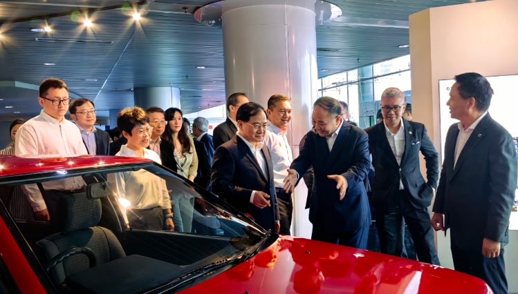 工業(yè)和信息化部部長金壯龍會見馬來西亞投資、貿(mào)易和工業(yè)部部長東姑·扎夫魯