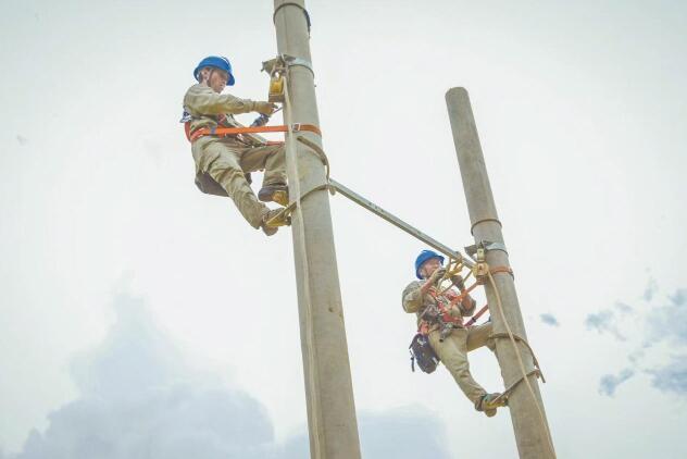 安徽祁門(mén):及時(shí)響應(yīng)快速檢修 服務(wù)安置房建設(shè)用電