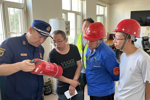 內(nèi)蒙古電力公司烏海千里山供電公司：蒙電愛心光明行，用電無憂筑防線