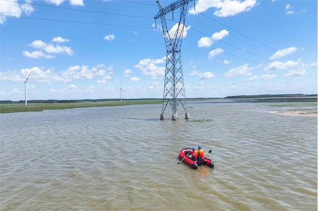 國(guó)家電網(wǎng):黨旗在防汛救災(zāi)保電一線高高飄揚(yáng)