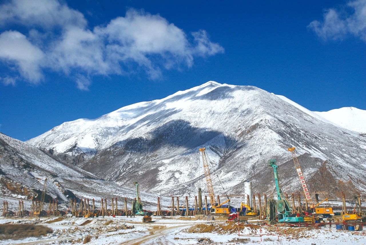 發(fā)揚三種精神，提振高質(zhì)量發(fā)展精氣神