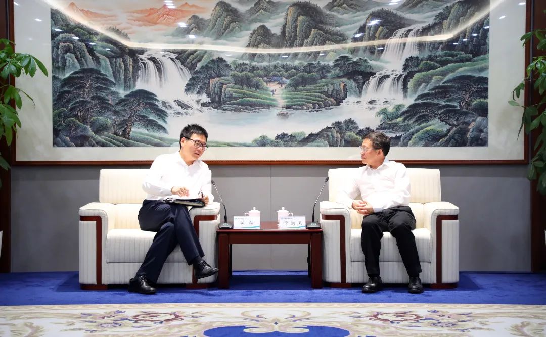中國電氣裝備黨委書記、董事長李洪鳳會見上海電氣集團黨委書記、董事長吳磊