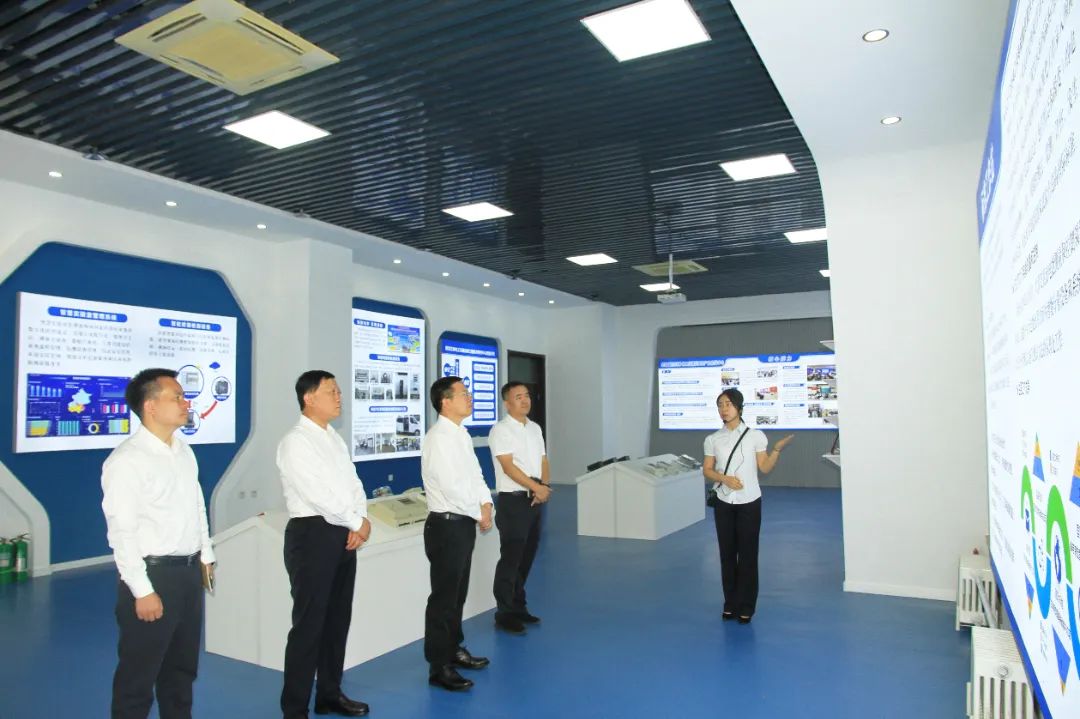 中國電氣裝備黨委書記、董事長李洪鳳赴哈表所、天宇電氣、廈門許繼調(diào)研