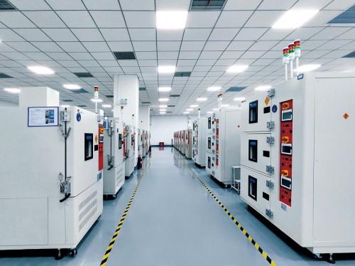 新型儲(chǔ)能行業(yè)快速發(fā)展，海博思創(chuàng)為產(chǎn)業(yè)規(guī)?；峁┯辛χ? width=