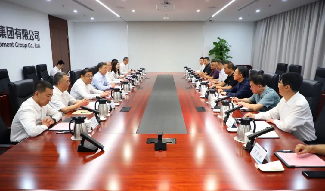 中國(guó)電氣裝備黨委書(shū)記、董事長(zhǎng)李洪鳳會(huì)見(jiàn)陜西省人大常委會(huì)副主任、寶雞市委書(shū)記楊廣亭