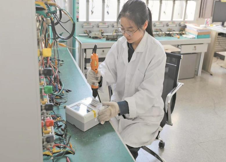 謝超：十年如一日，專和電能表“較真”