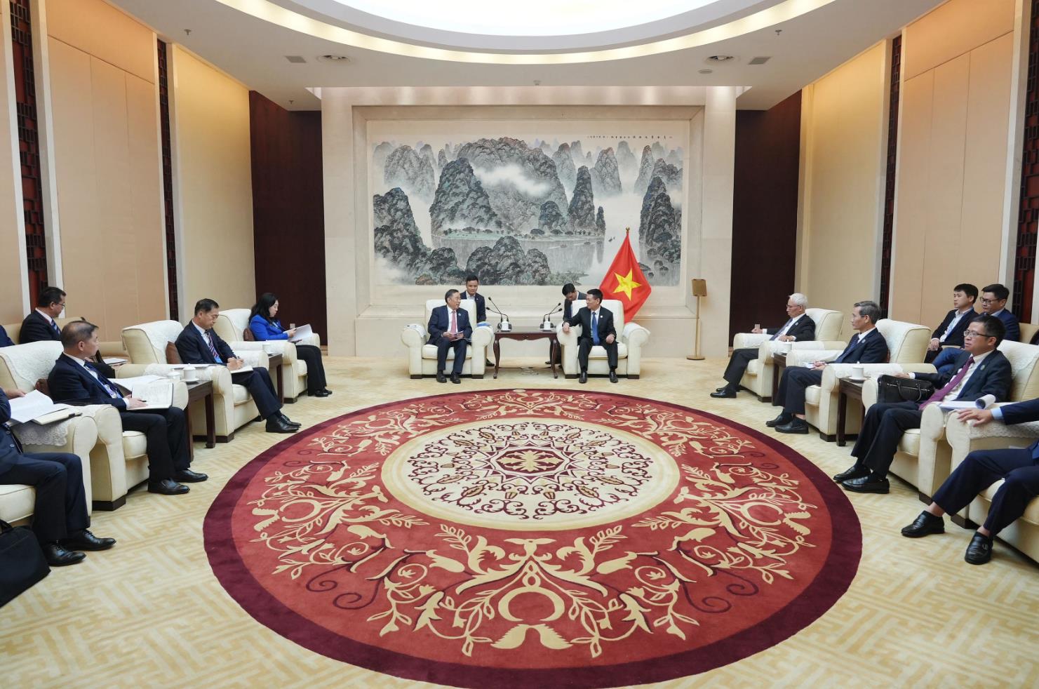 中國能建黨委書記、董事長宋海良拜會越南副總理兼財政部部長胡德福