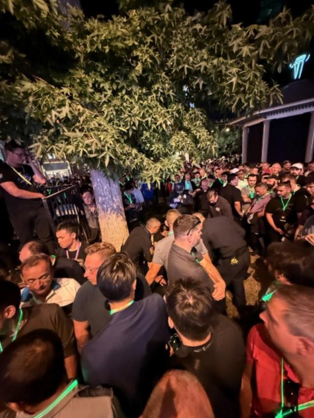 馬斯克：現(xiàn)場有人突發(fā)疾病，特斯拉Robotaxi發(fā)布會推遲