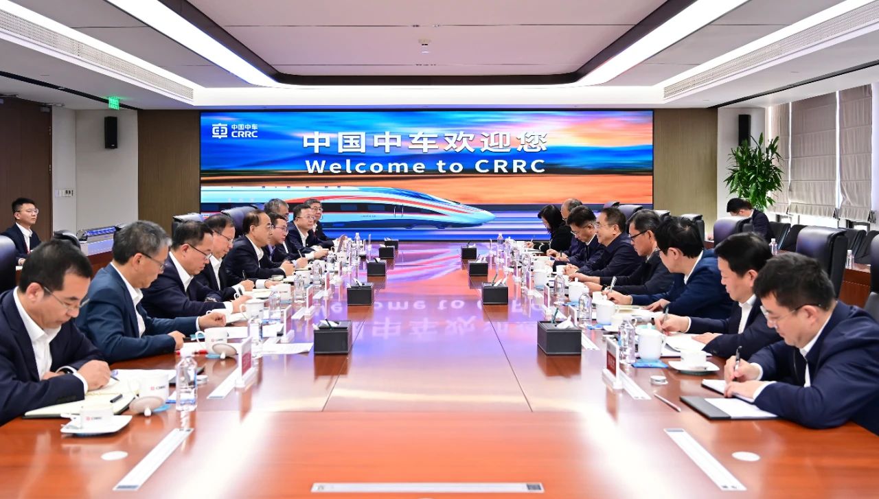 大唐集團(tuán)黨組書記、董事長(zhǎng)鄒磊與中國(guó)中車黨委書記、董事長(zhǎng)孫永才座談交流
