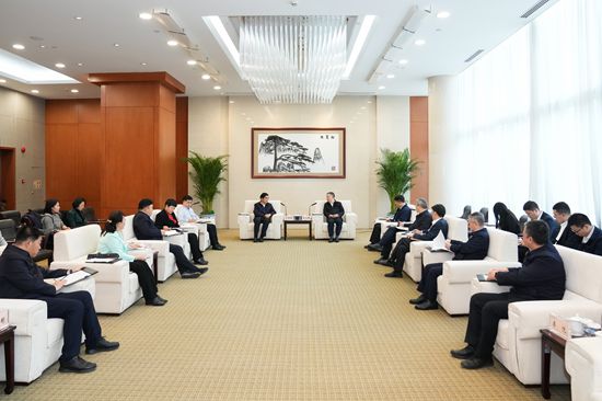 華能集團(tuán)總經(jīng)理張文峰會(huì)見(jiàn)內(nèi)蒙古自治區(qū)黨委常委、包頭市委書(shū)記丁繡峰