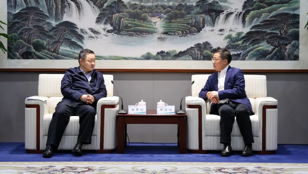 中國(guó)電氣裝備黨委書記、董事長(zhǎng)李洪鳳會(huì)見中國(guó)國(guó)新黨委書記、董事長(zhǎng)徐思偉